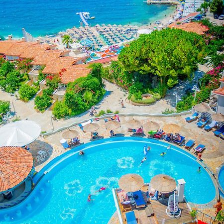 Bougainville Bay Hotel Sarande Luaran gambar Aerial view of the pool