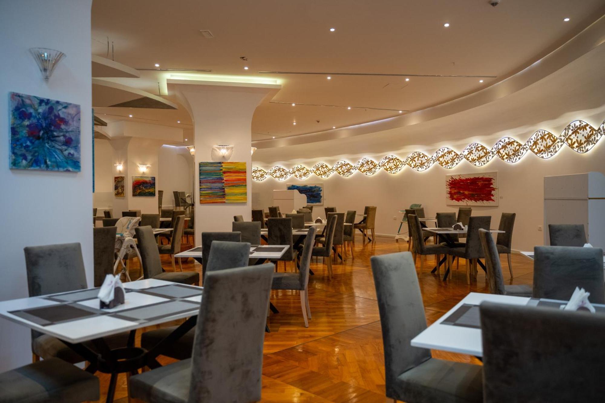 Bougainville Bay Hotel Sarande Luaran gambar The restaurant