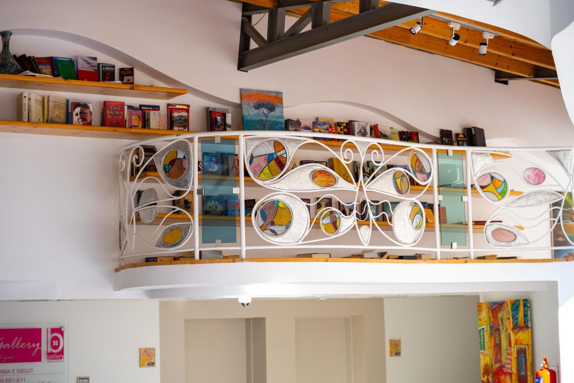 Bougainville Bay Hotel Sarande Luaran gambar A balcony