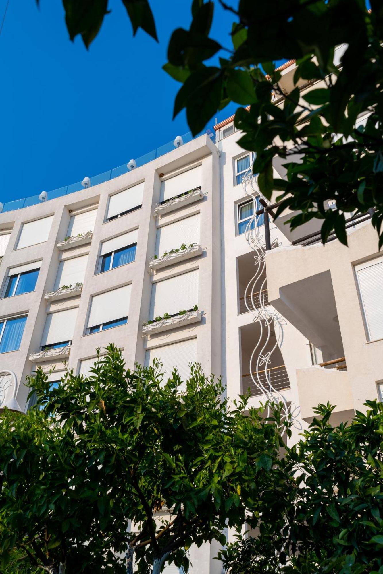 Bougainville Bay Hotel Sarande Luaran gambar The building of the university library