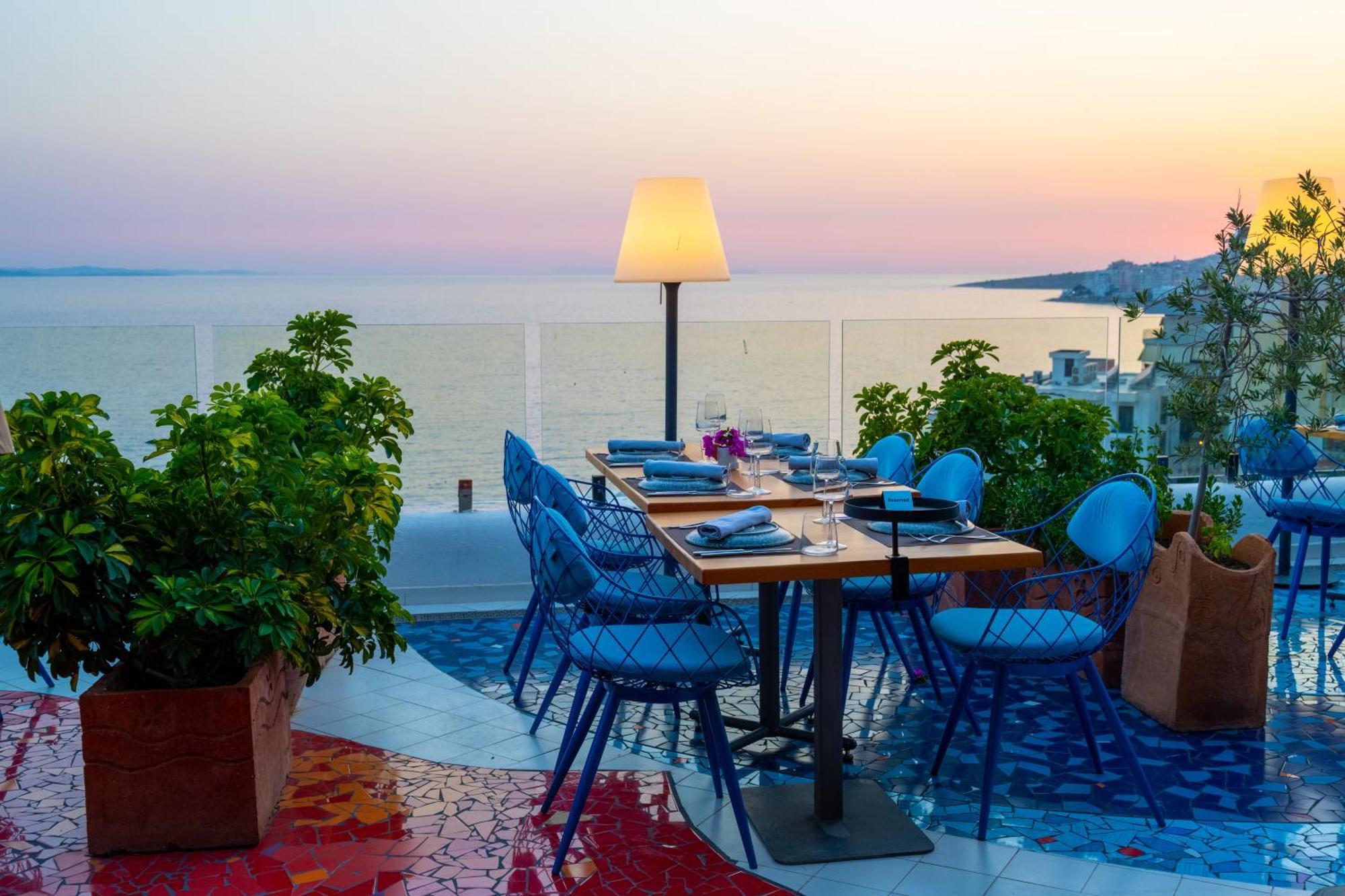 Bougainville Bay Hotel Sarande Luaran gambar The restaurant's terrace