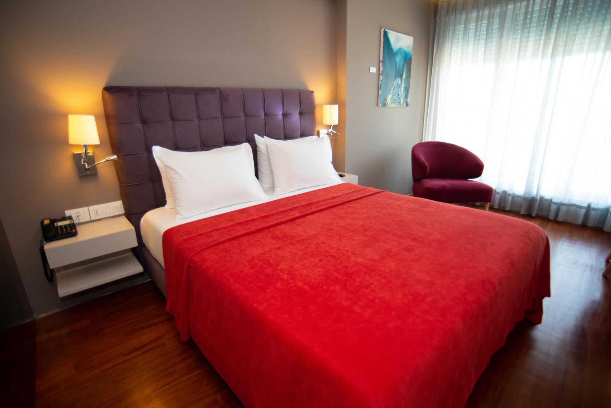 Bougainville Bay Hotel Sarande Bilik gambar A bedroom at the hotel