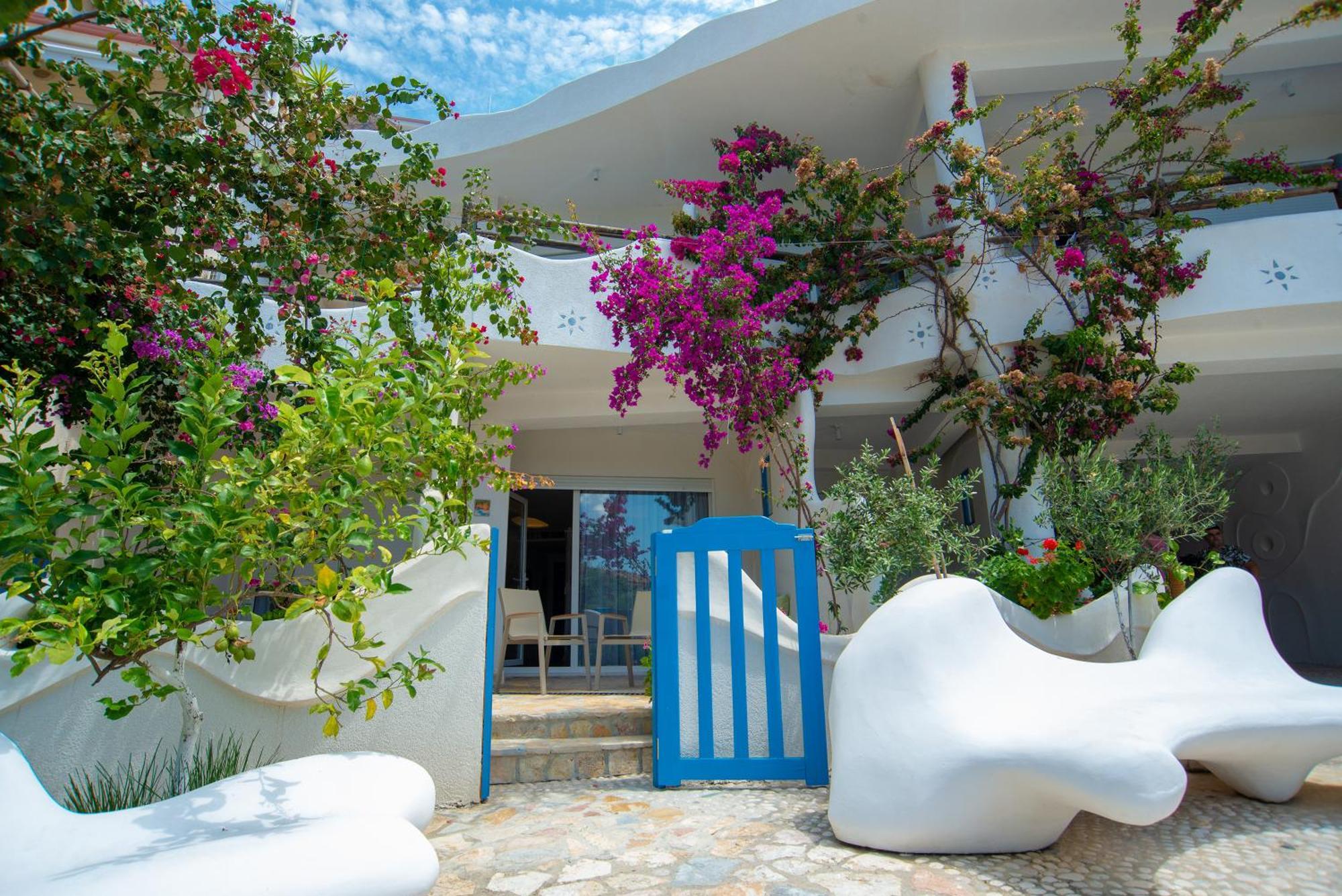 Bougainville Bay Hotel Sarande Bilik gambar The hotel's garden